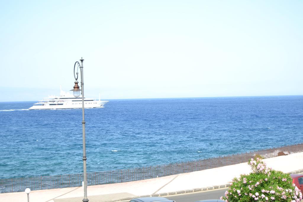Hotel Porto Azzurro Giardini Naxos Exterior photo